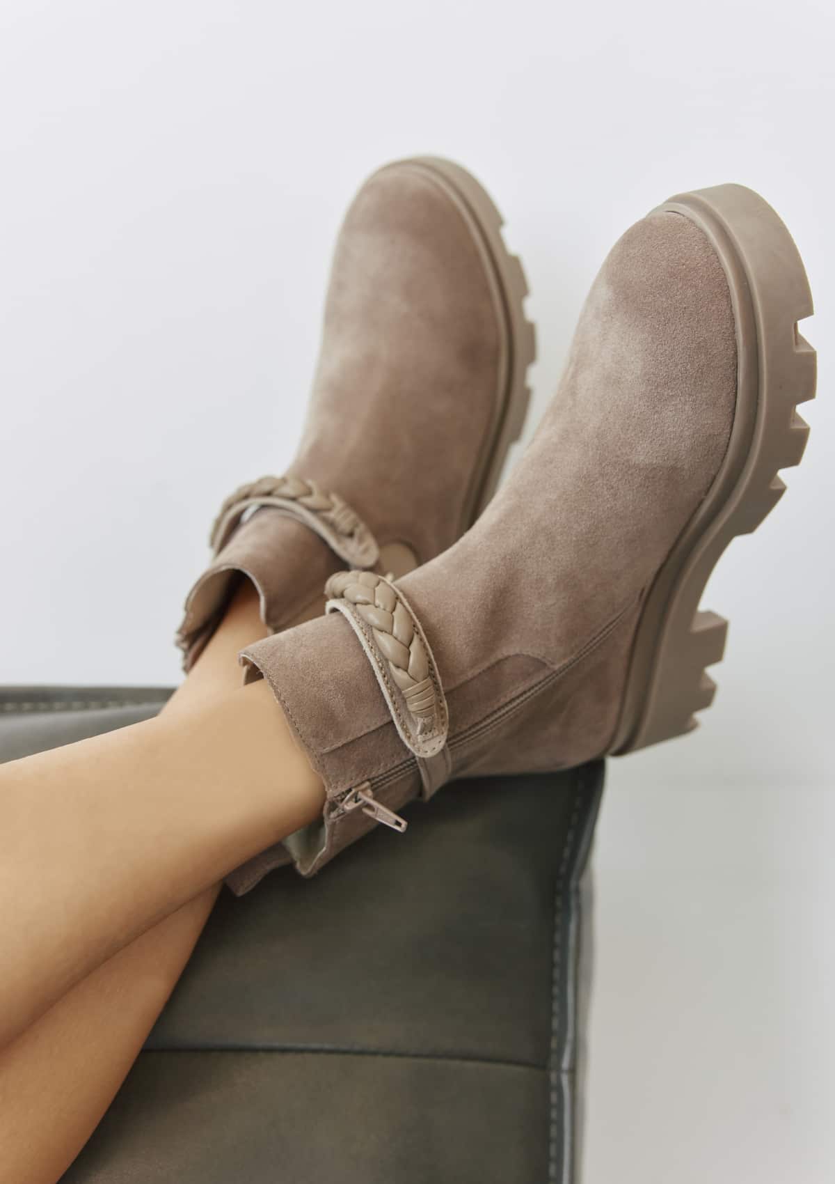 Classy Aesthetic Suede - Mocha